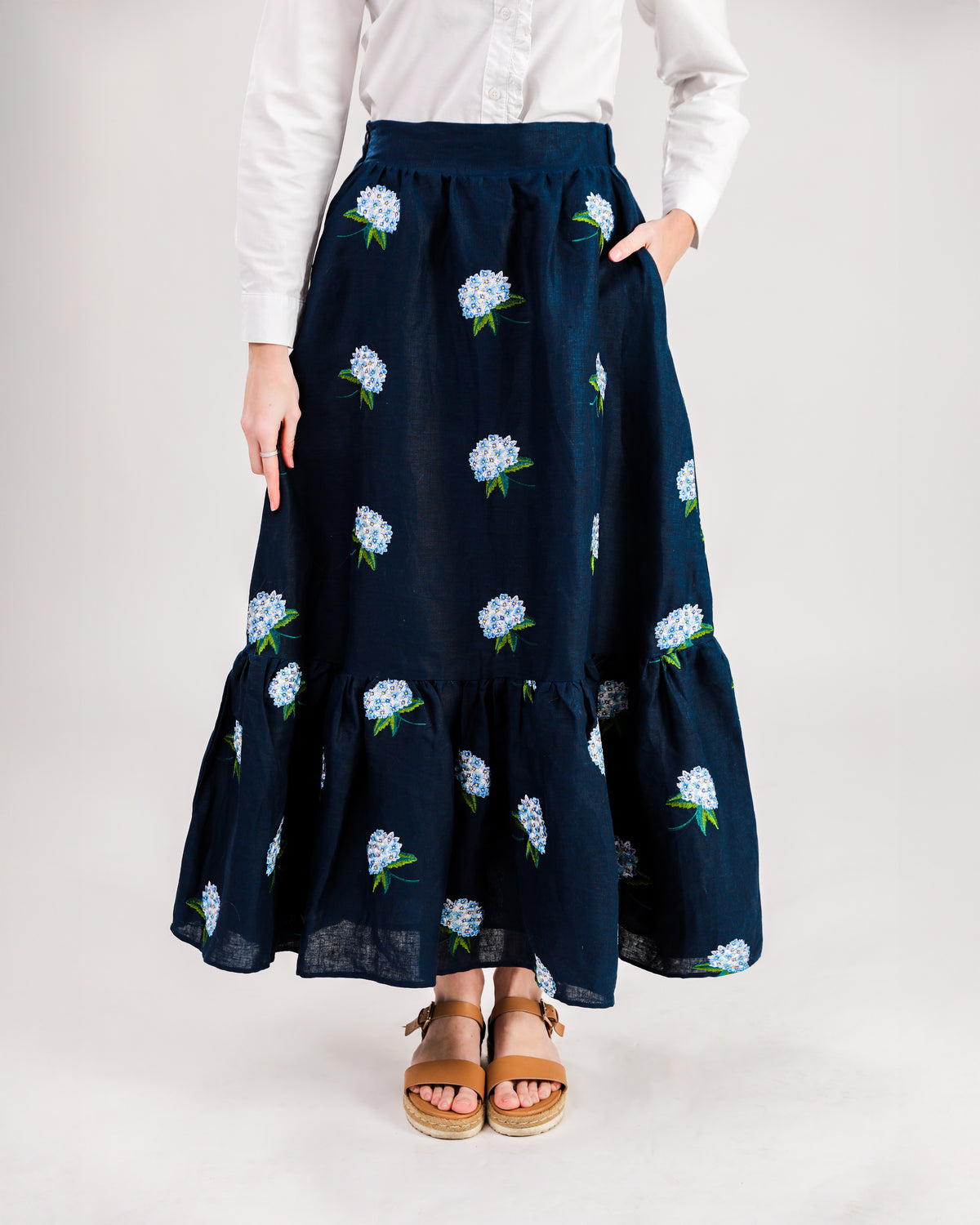Hydrangea Embroidered Linen Skirt in Navy