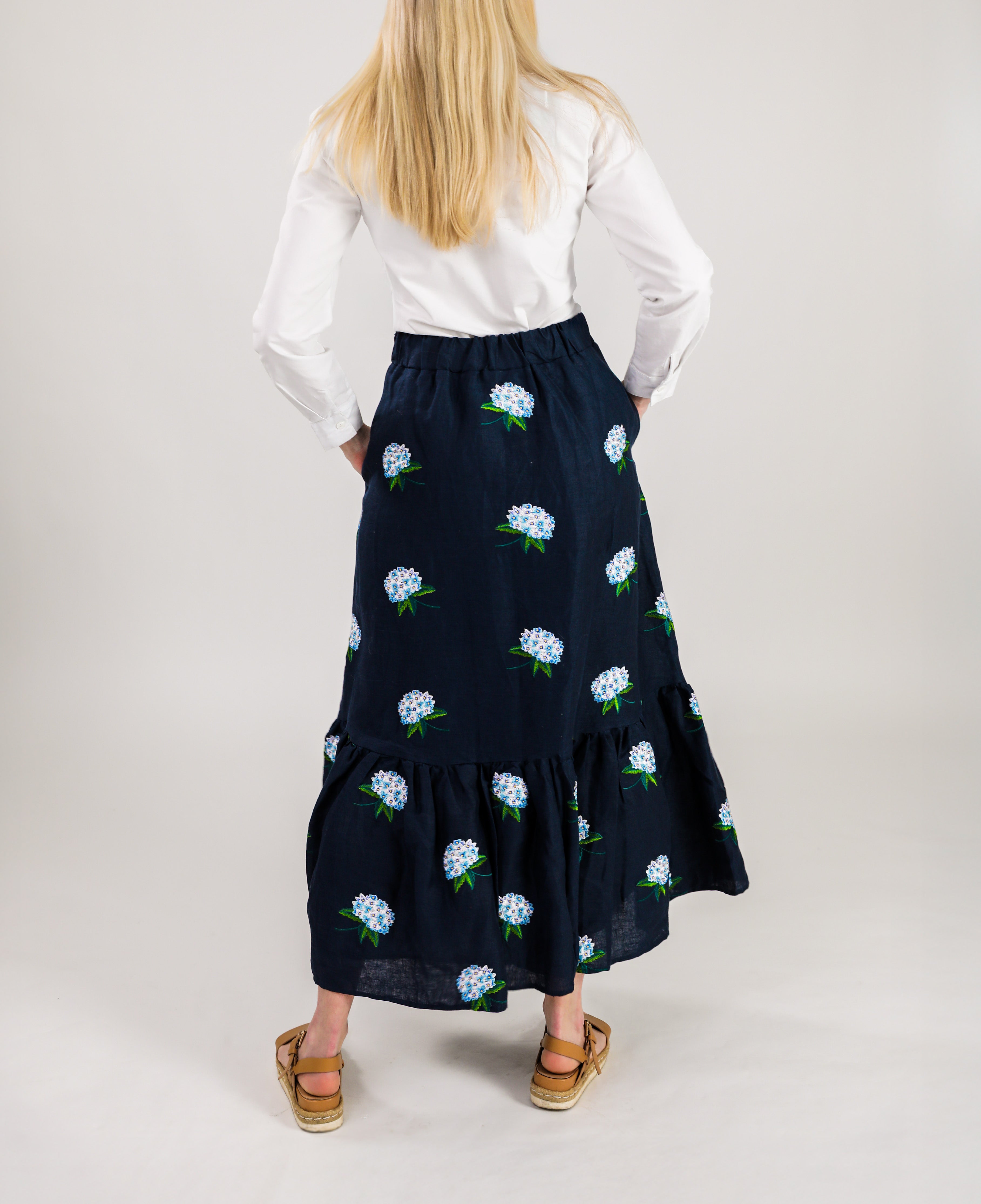 Hydrangea Embroidered Linen Skirt in Navy