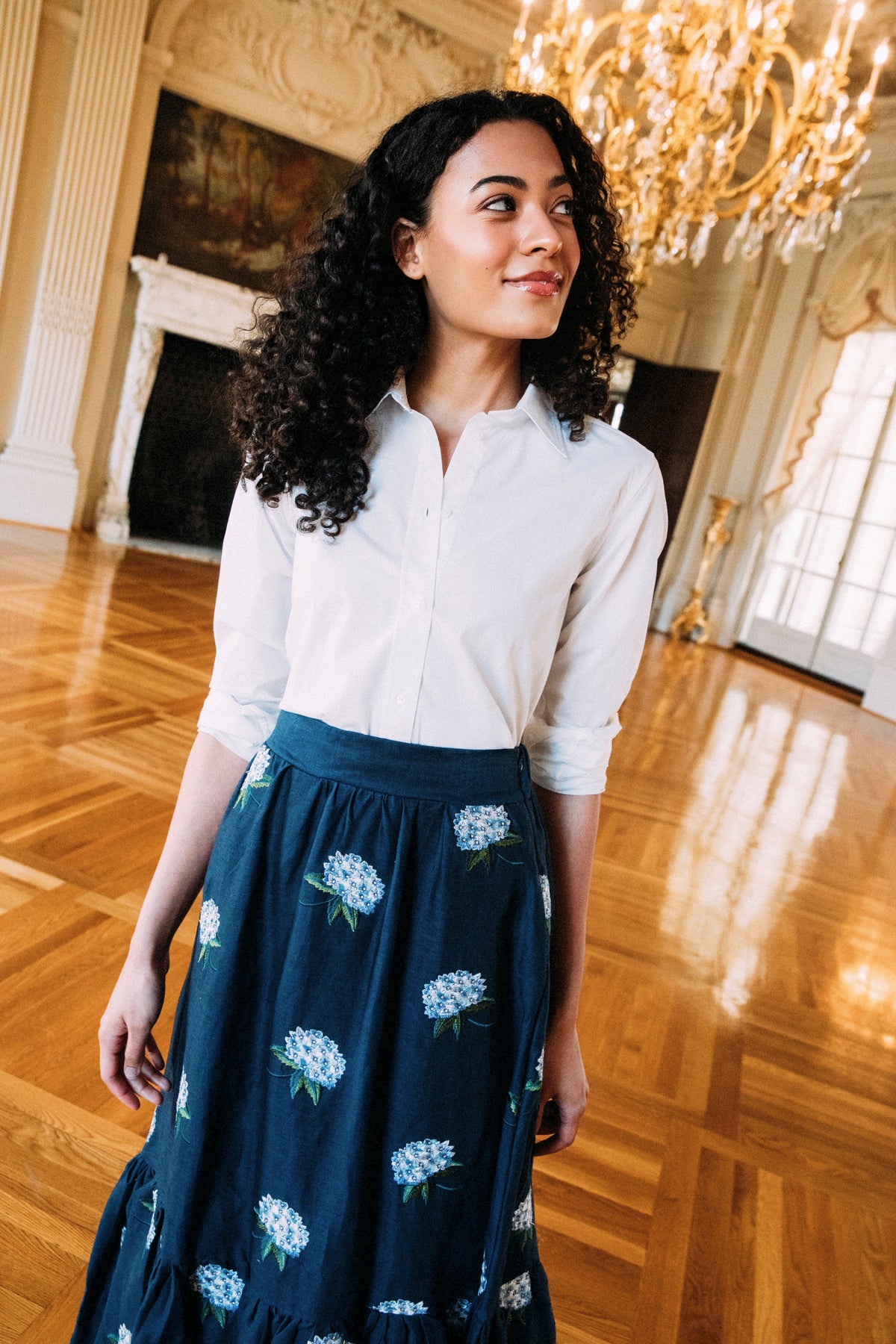 Hydrangea Embroidered Linen Skirt in Navy