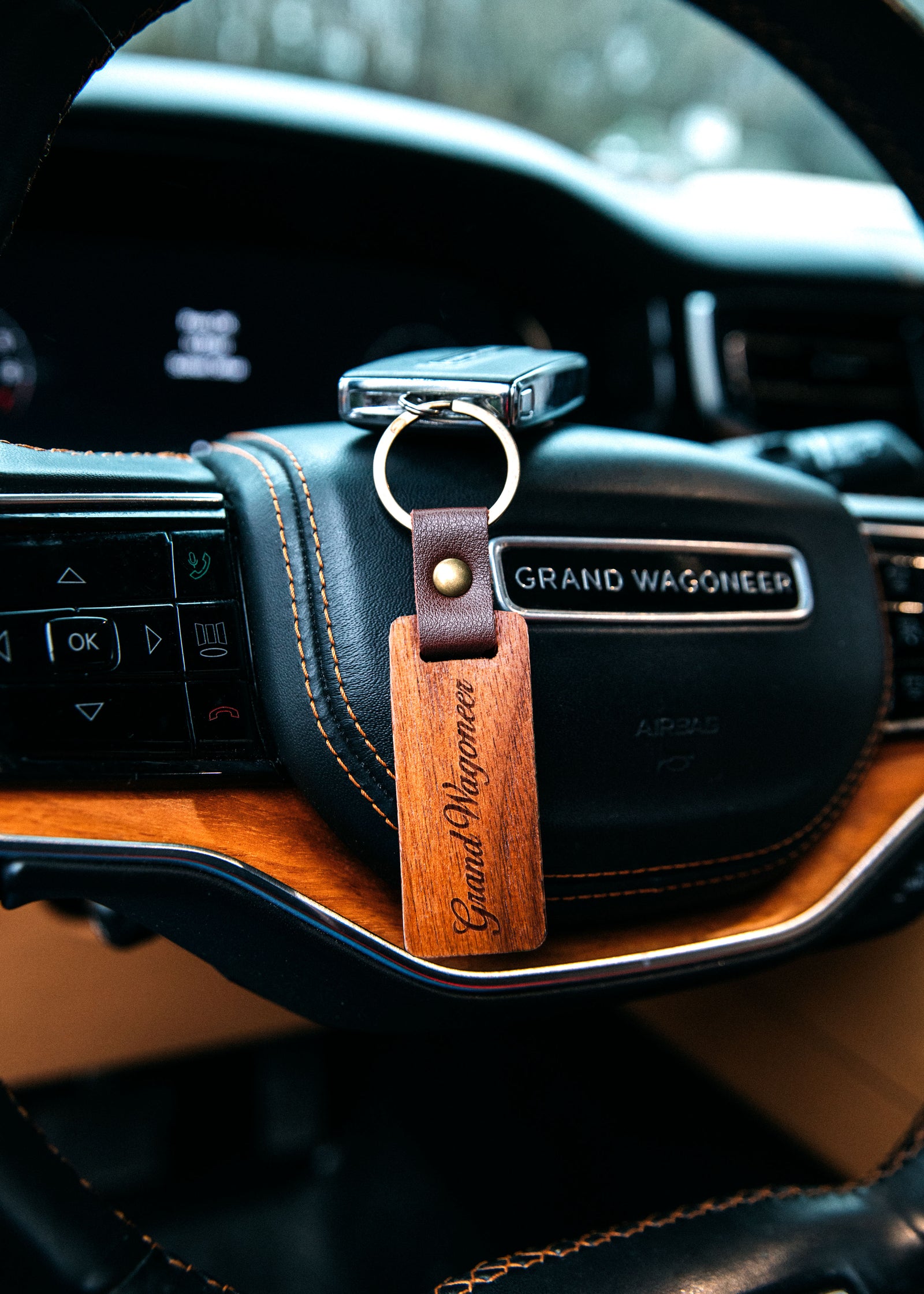 WoodJeepGrandWagoneerKeychain_