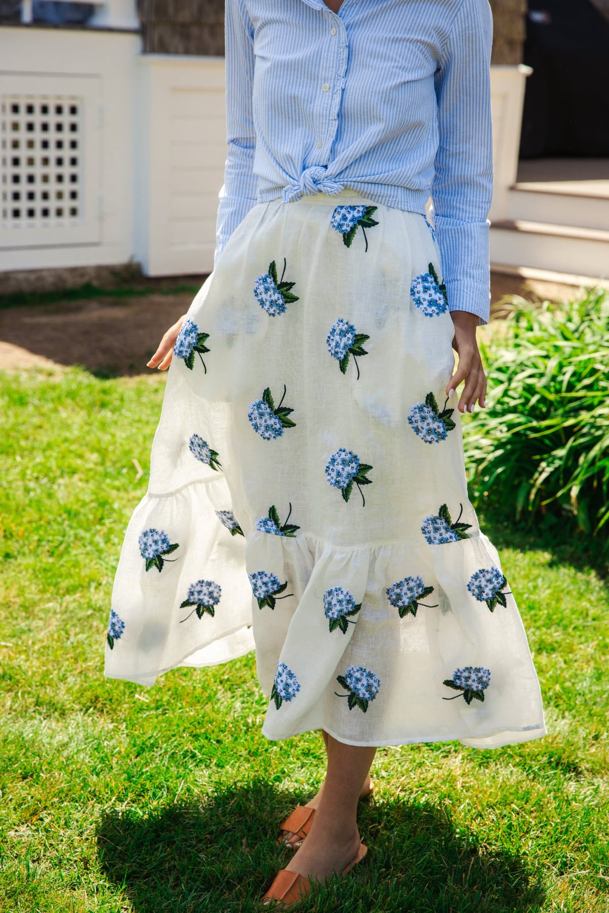 Hydrangea Embroidered Linen Skirt in White