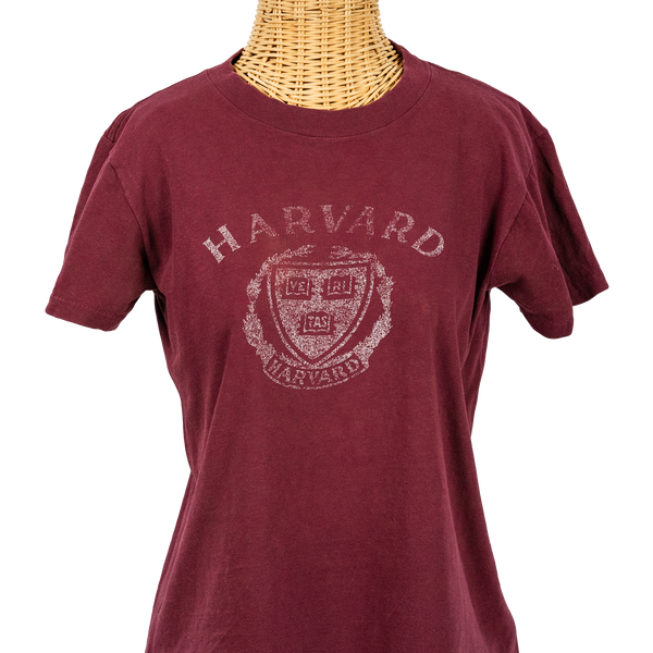 Ameri（アメリ）の「HARVARD UNIVERSITY EMBROIDERY TEE（T