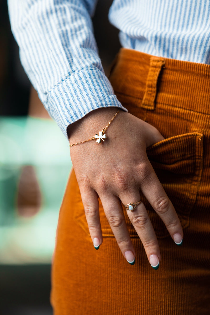 Lucky Bracelet With A Gold 4-Leaf Clover Charm - Tales In Gold - Foto 7